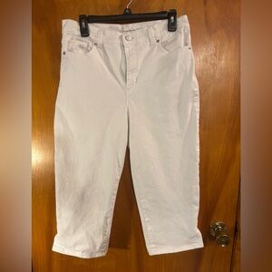 Gloria Vanderbilt White Slimming Capris